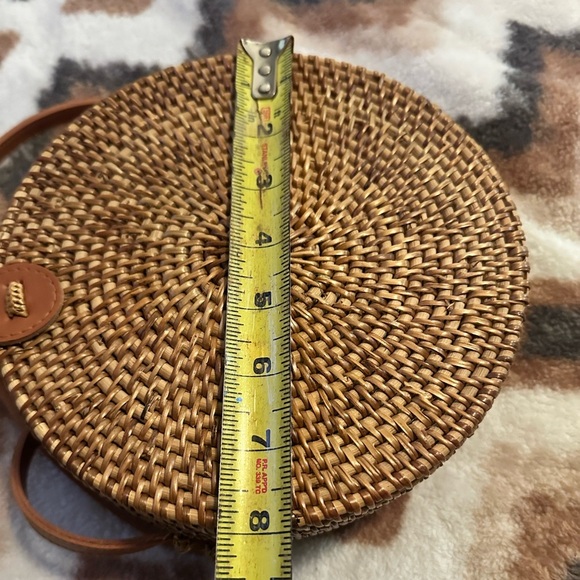 Round Rattan Shoulder Bag - Picture 8 of 10